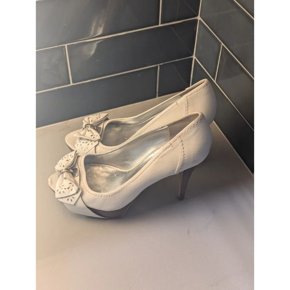 Womens Guess White Chappel Heels Business Classic Spring Shoes‎ Sz 8